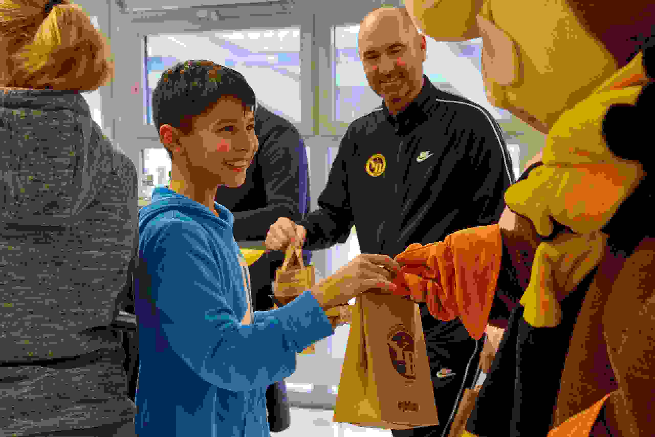 Zoom: Ermöglichte Projekte: Besuch der BSC Young Boys und der YB-Frauen