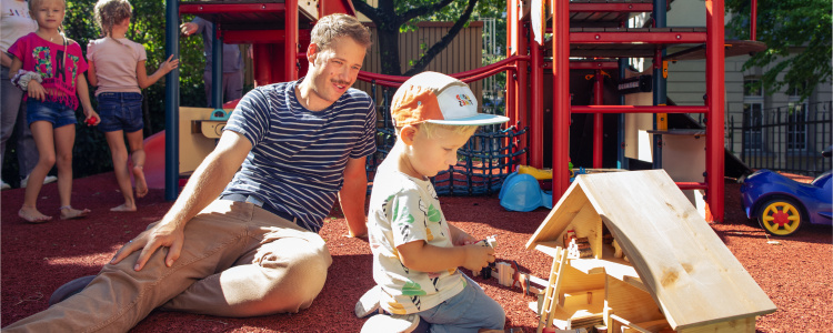 Zoom: Ermöglichte Projekte: Spielplatz-Sanierung beim Elterhaus Ronald McDonald dank der Stiftung KinderInsel
