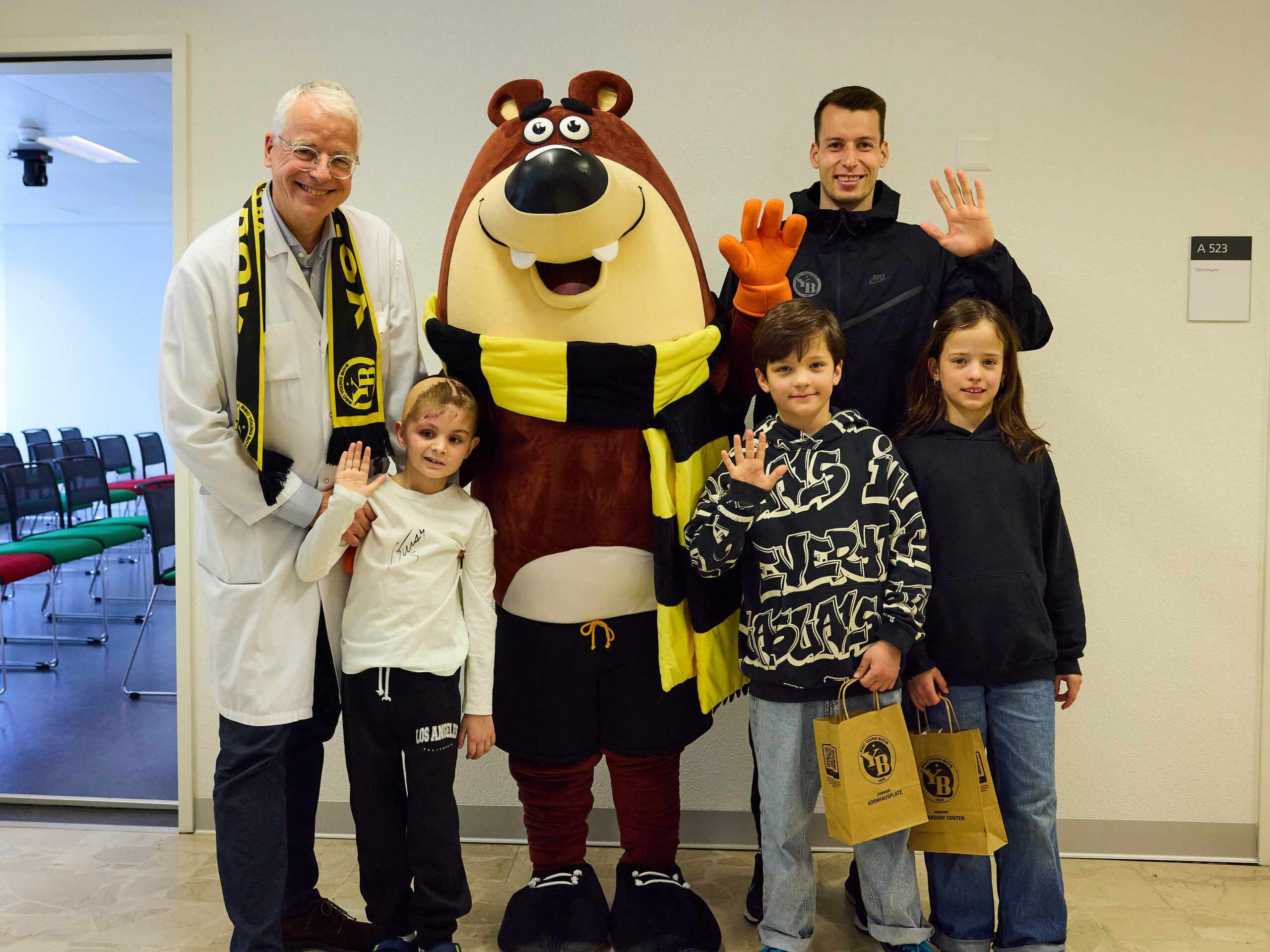 Osterbesuch BSC YB in der Kinderklinik Bern 2026
