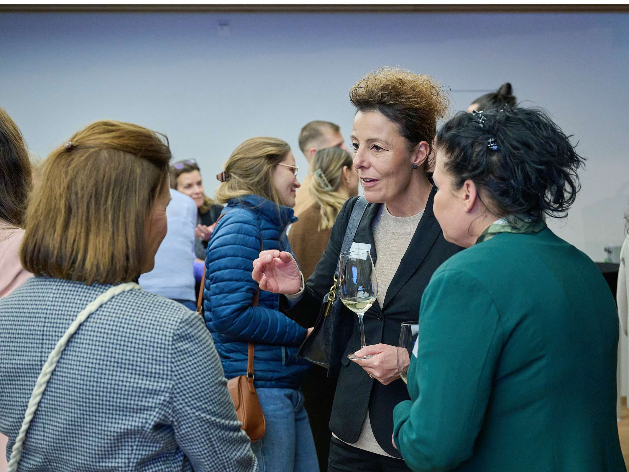 251120_kib_tag-des-kindes_podiumsdiskussion_1088_1.jpg Podiumsdiskussion «Kindermedizin am Limit» am internationalen Tag des Kindes im LOEB Bern mit Ständerätin Flavia Wasserfallen, Prof. Dr. med. Matthias V. Kopp und betroffenen Eltern