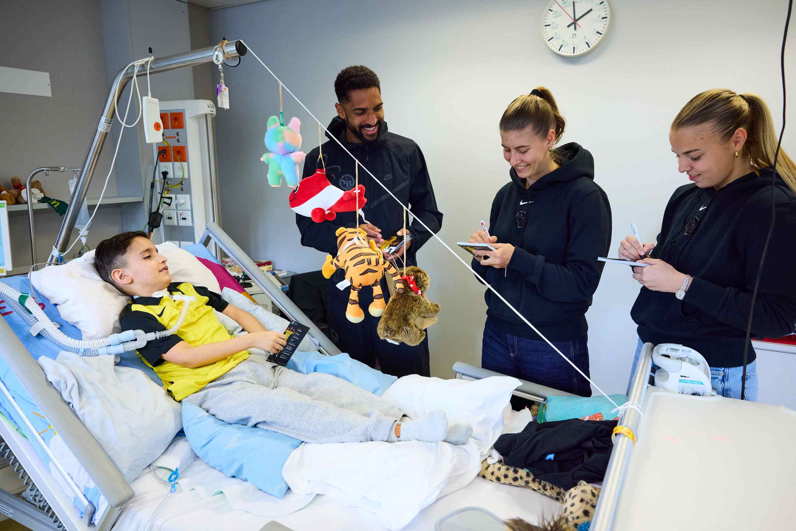 Osterbesuch BSC YB in der Kinderklinik Bern 2026