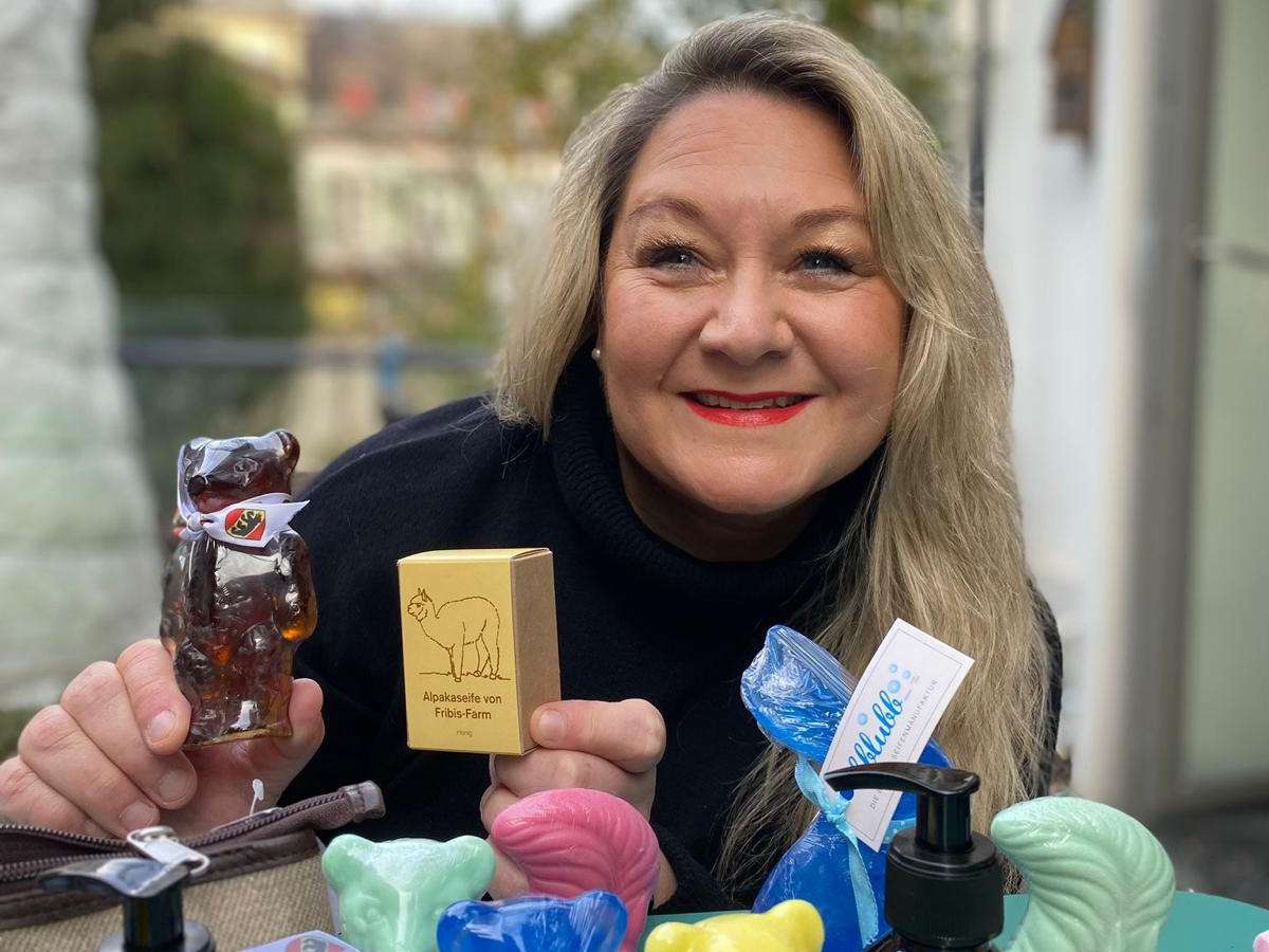 foto_simone_regli.jpg Podiumsdiskussion «Kindermedizin am Limit» am internationalen Tag des Kindes im LOEB Bern mit Ständerätin Flavia Wasserfallen, Prof. Dr. med. Matthias V. Kopp und betroffenen Eltern