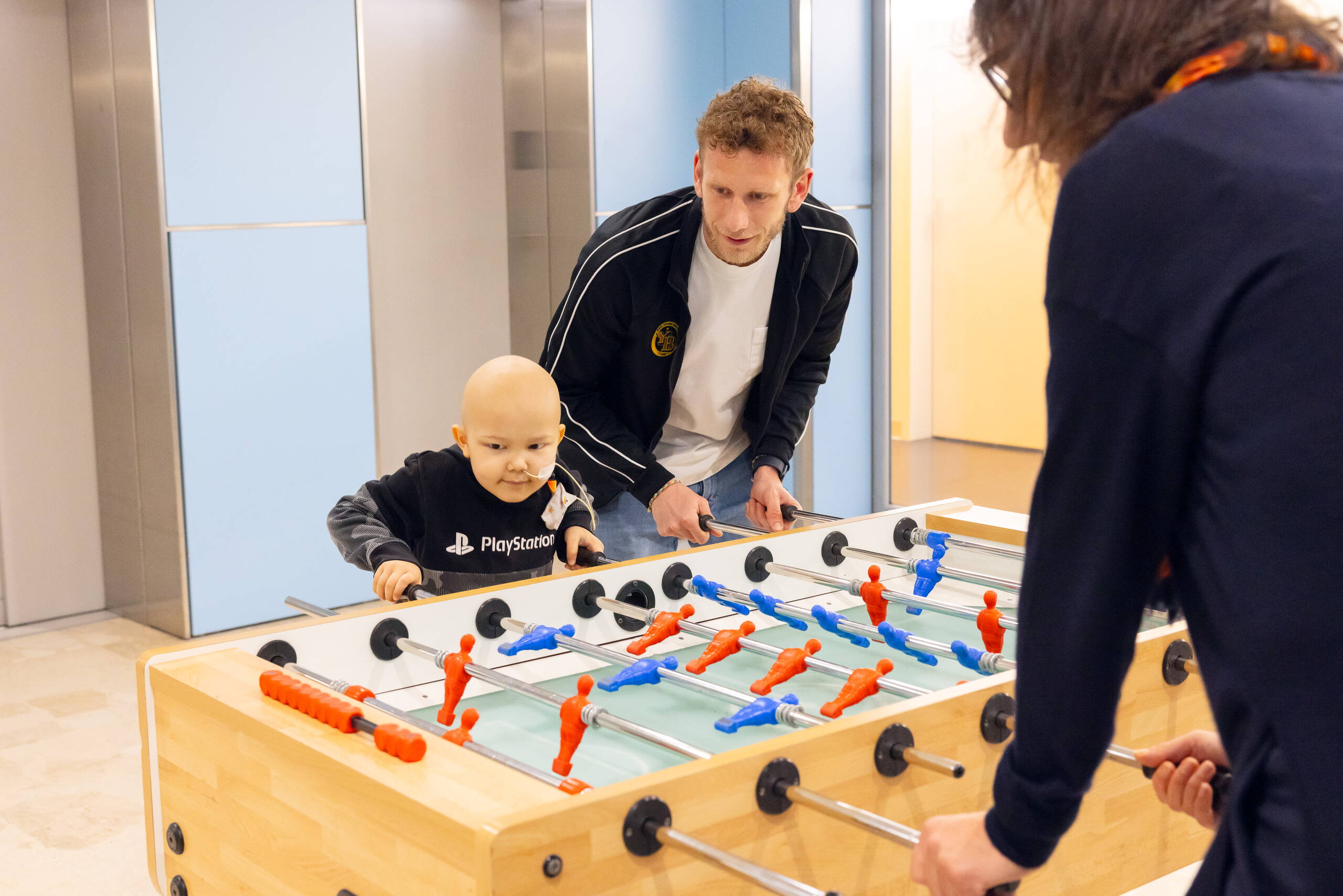 Fabian Lustenberger wird Botschafter der Stiftung KinderInsel Bern