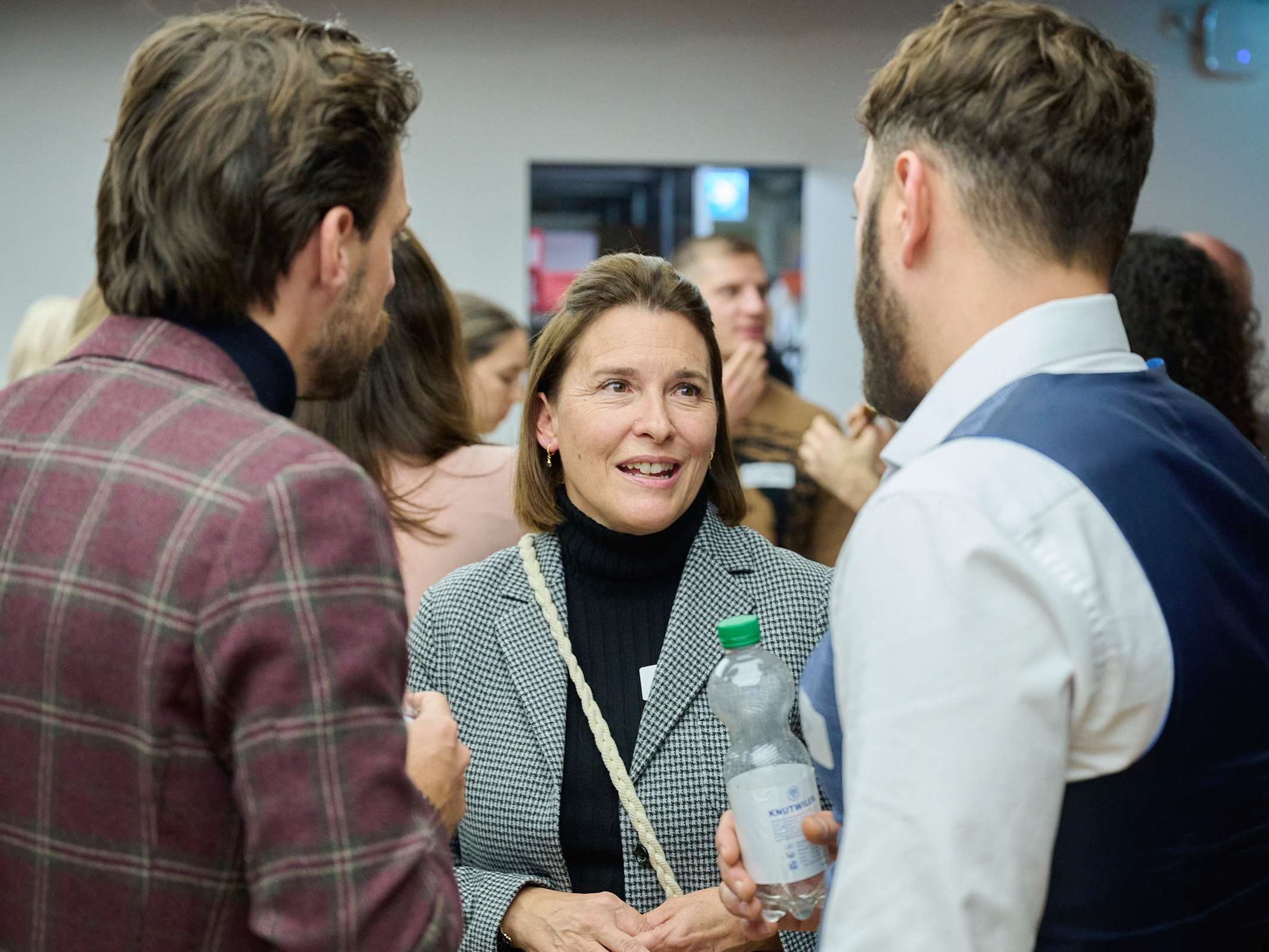 251120_kib_tag-des-kindes_podiumsdiskussion_0877_1.jpg Podiumsdiskussion «Kindermedizin am Limit» am internationalen Tag des Kindes im LOEB Bern mit Ständerätin Flavia Wasserfallen, Prof. Dr. med. Matthias V. Kopp und betroffenen Eltern