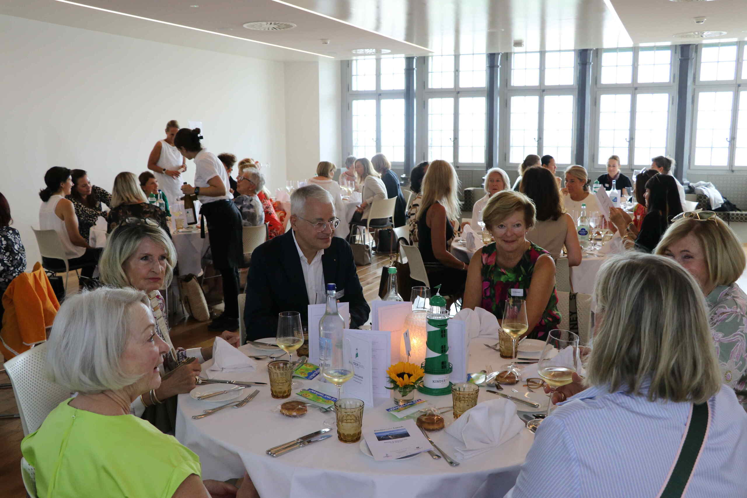 Zoom: Ladies Lunch, Spendenanlass der Stiftung KinderInsel Schlossberg Thun